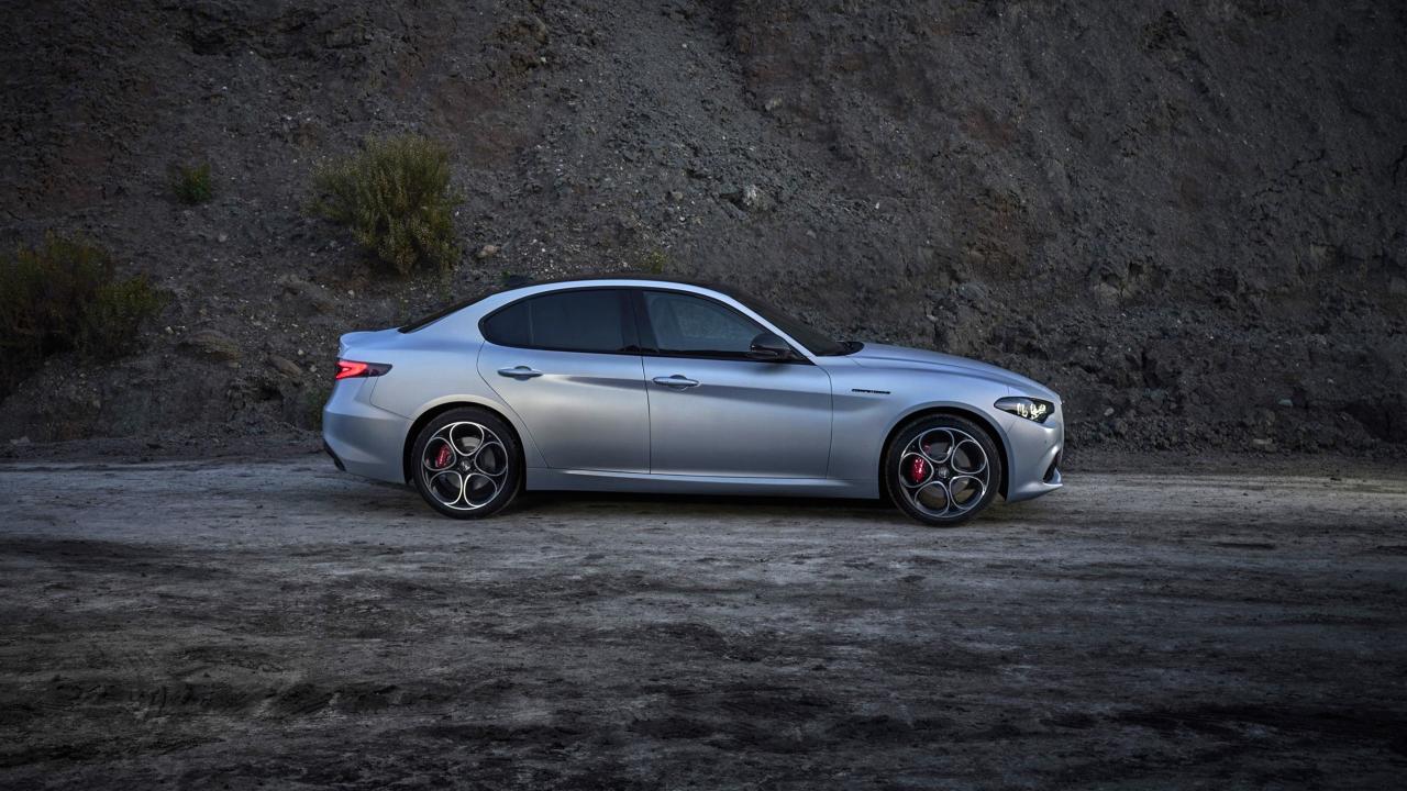 2024 Alfa Romeo Giulia profile