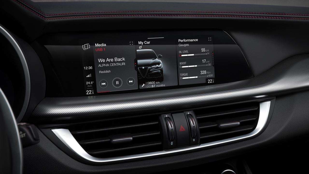 2025 Alfa Romeo Giulia central infotainment screen