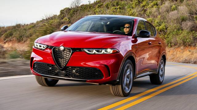 2025 Alfa Romeo Tonale 2.0T driving front view
