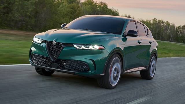2025 Alfa Romeo Tonale driving front view