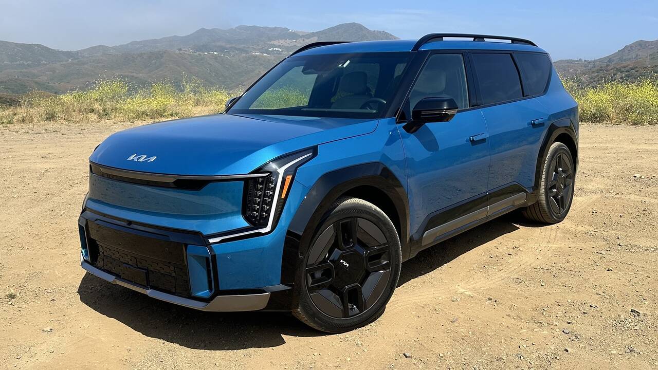 2025 Kia EV9 parked front view