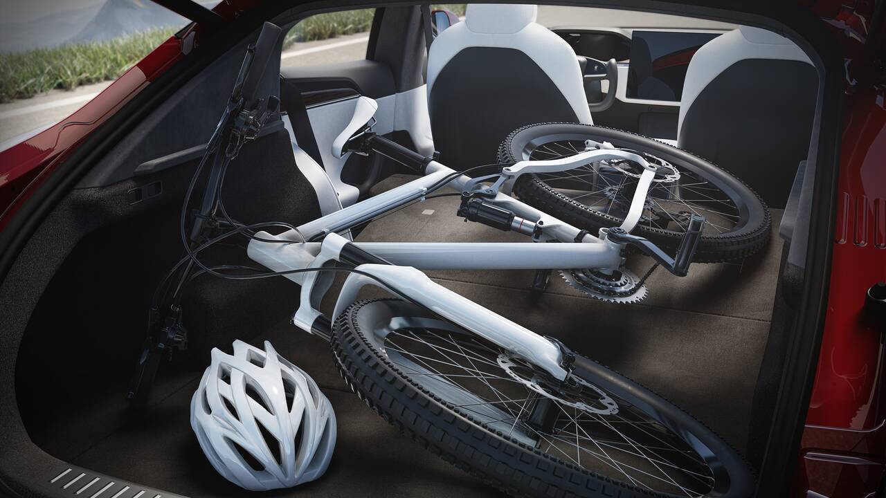2025 Tesla Model S - max cargo capacity