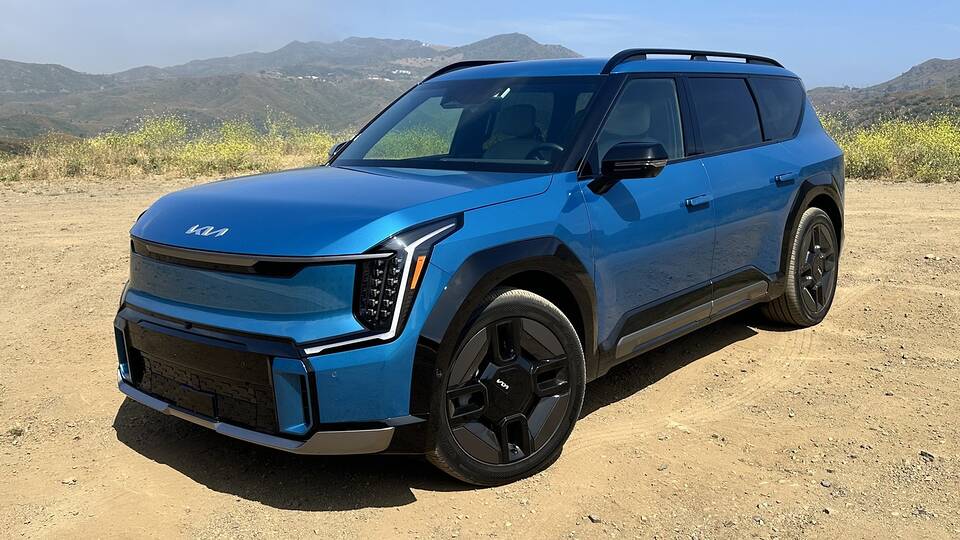 2025 Kia EV9 parked front view