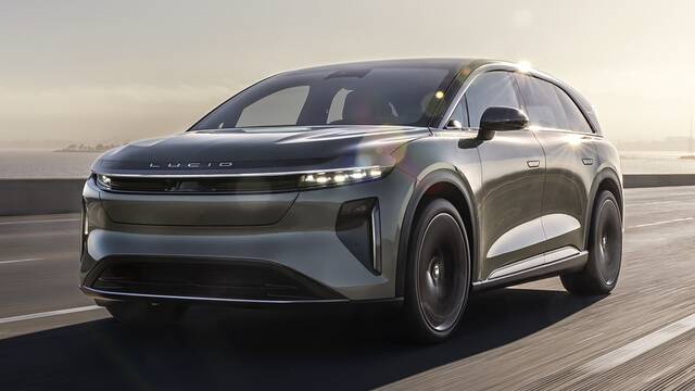 2026 Lucid Gravity driving front view