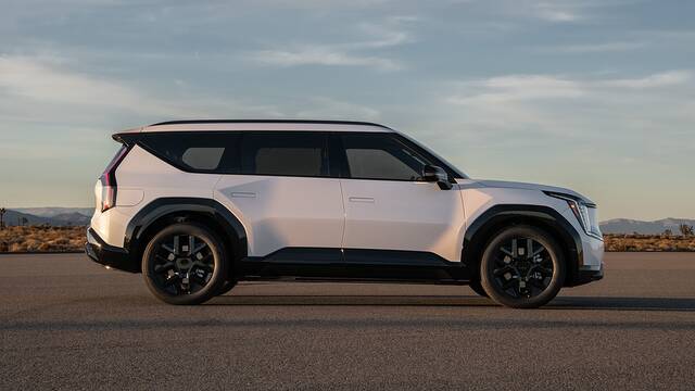 2026 Kia EV9 parked side view
