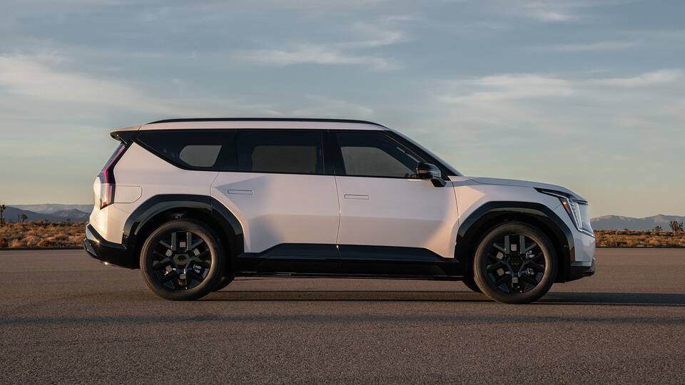2026 Kia EV9 parked side view