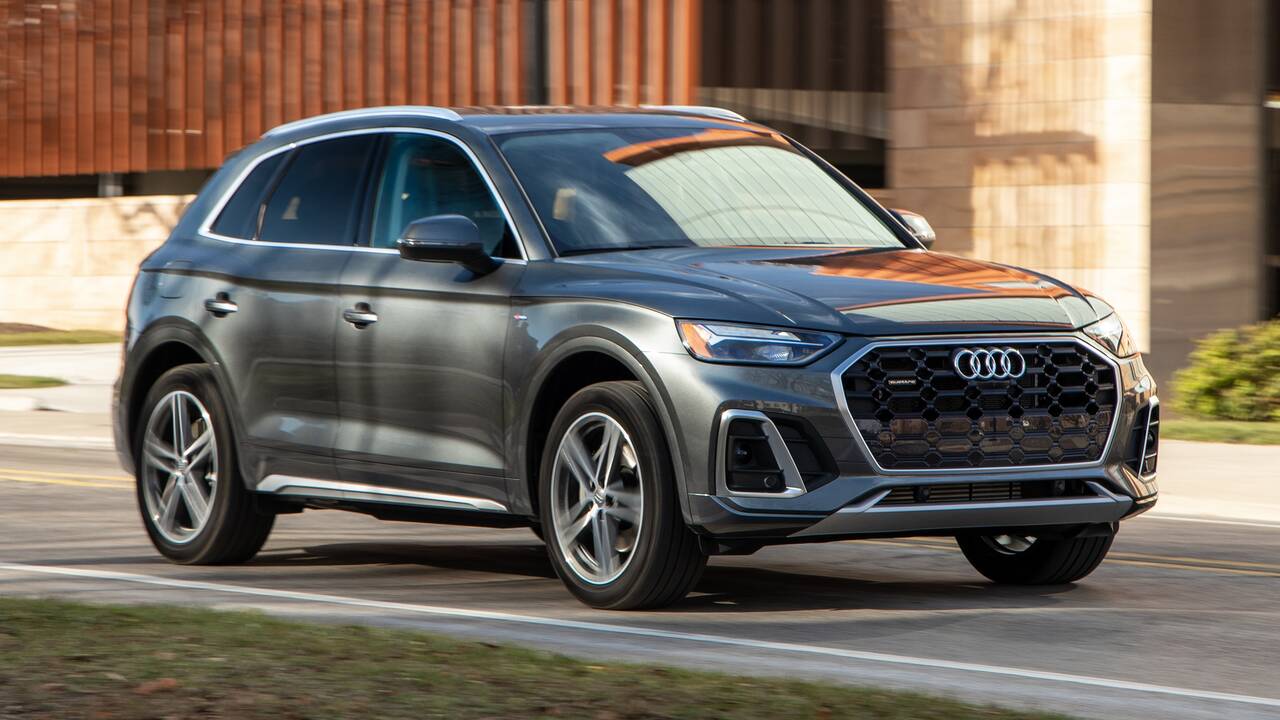 2024 Audi Q5 Plug-In Hybrid driving front view