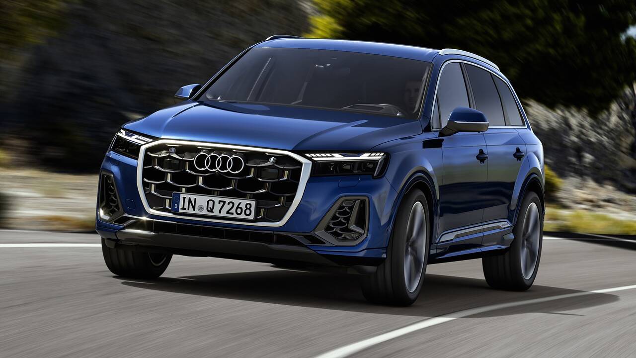 2025 Audi Q7 driving front view