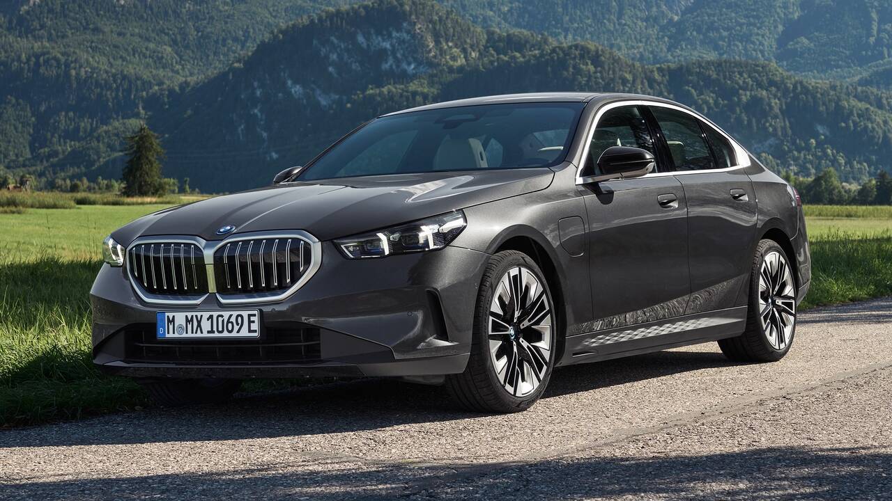 2025 BMW 5 Series Plug-In Hybrid parked front view