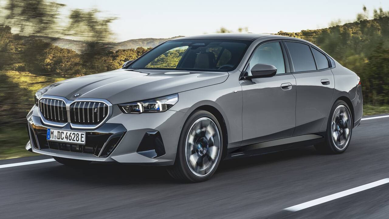 2024 BMW i5 eDrive40 driving front view