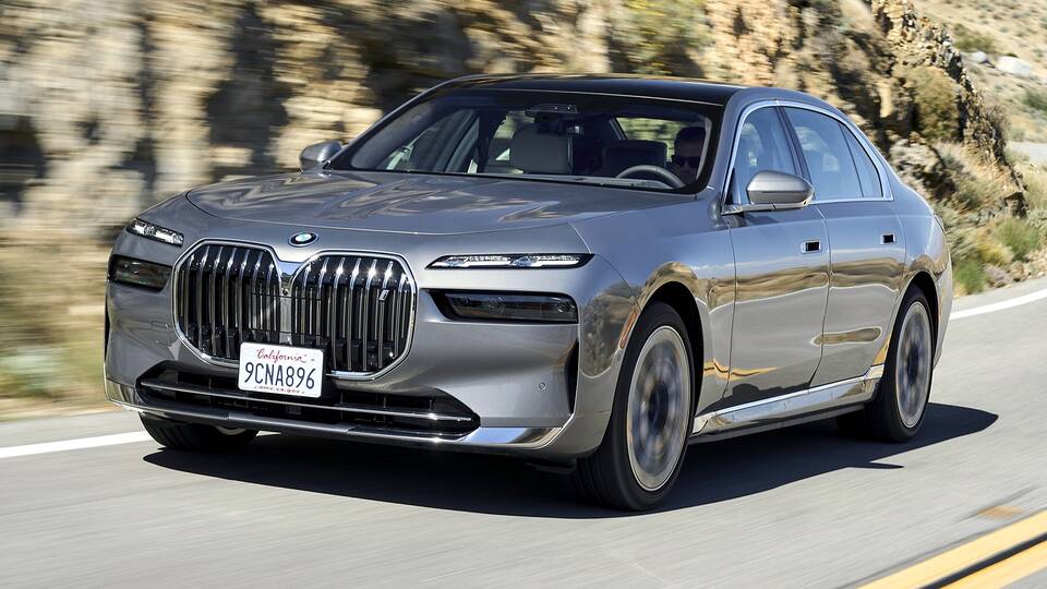 2025 BMW i7 driving front view