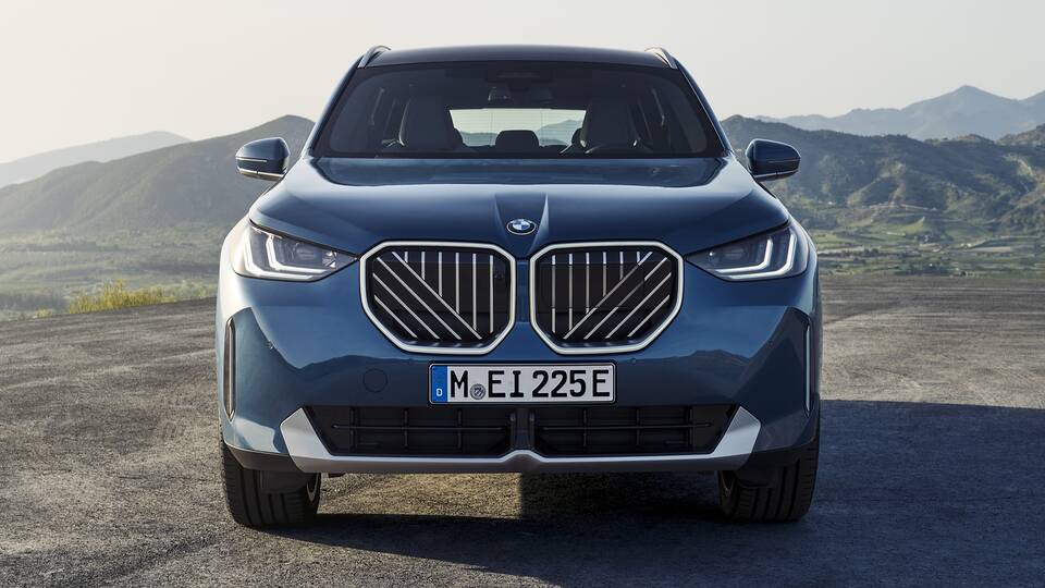 2025 BMW X3 parked front view