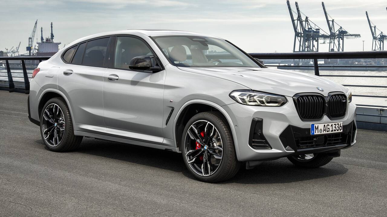 2025 BMW X4 M40i parked front view