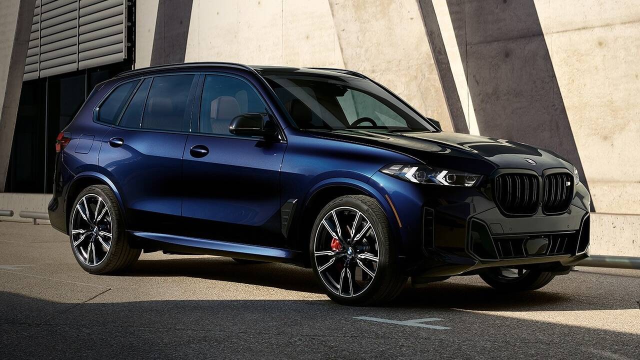 2024 BMW X5 M60i xDrive parked front view