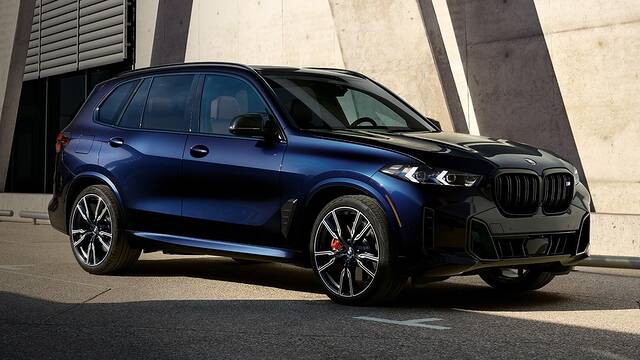 2024 BMW X5 M60i xDrive parked front view
