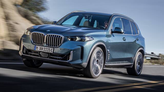 2025 BMW X5 xDrive50e Plug-In Hybrid driving front view