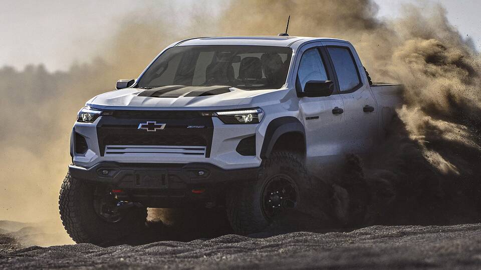 2024 Chevrolet Colorado ZR2 Bison driving front view