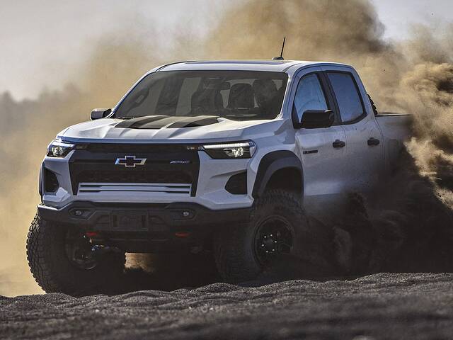 2024 Chevrolet Colorado ZR2 Bison driving front view