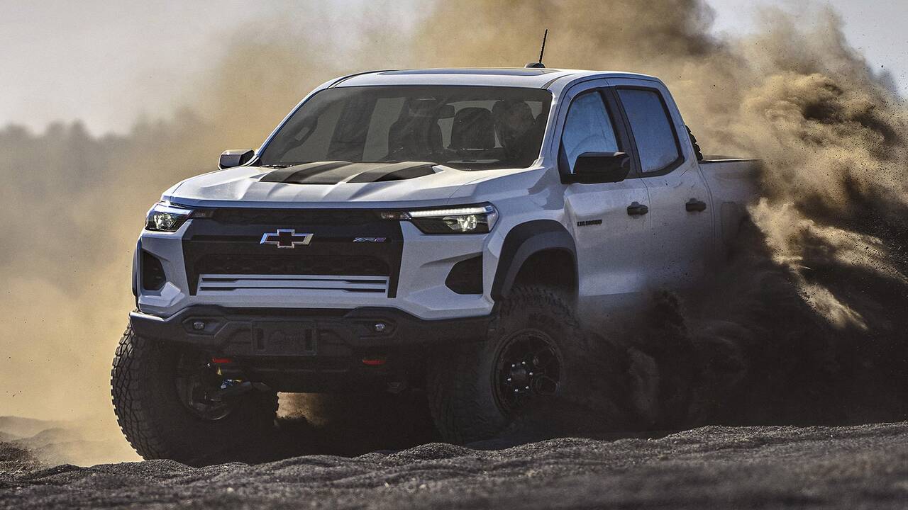 2025 Chevrolet Colorado ZR2 Bison driving front view