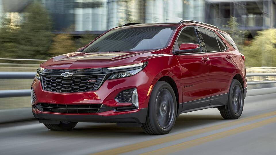 2024 Chevrolet Equinox driving front view