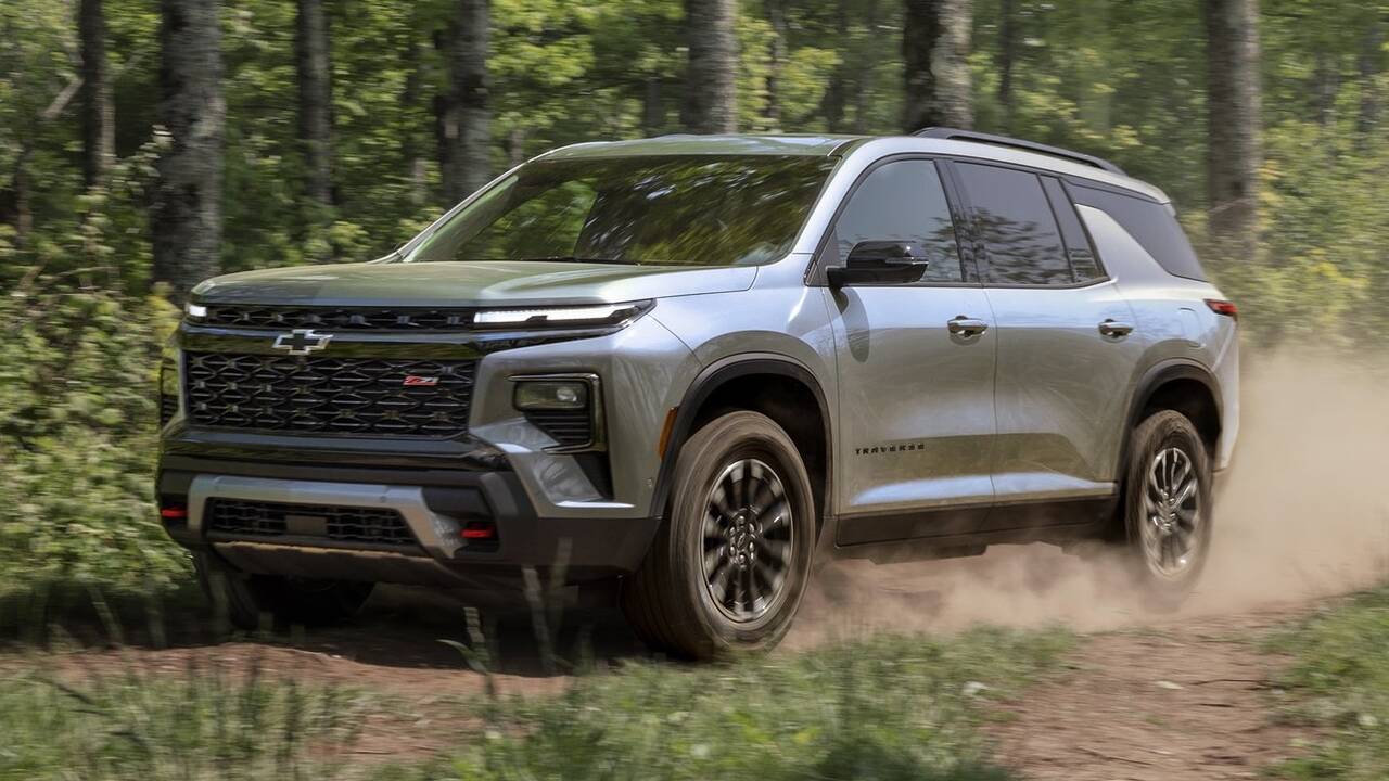 2024 Chevrolet Traverse Z71 driving front view