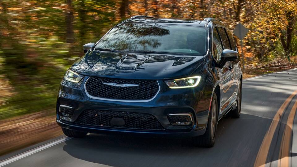 2025 Chrysler Pacifica Plug-In Hybrid driving front view