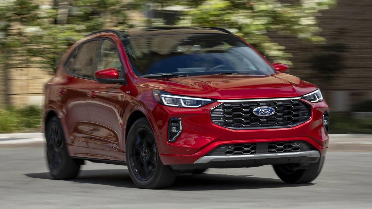 2025 Ford Escape ST-Line Elite driving front view