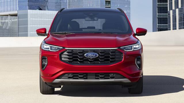 2025 Ford Escape ST-Line Elite parked front view