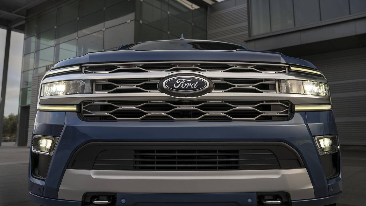 2024 Ford Expedition Max parked front view