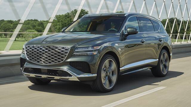 2025 Genesis GV80 driving front view
