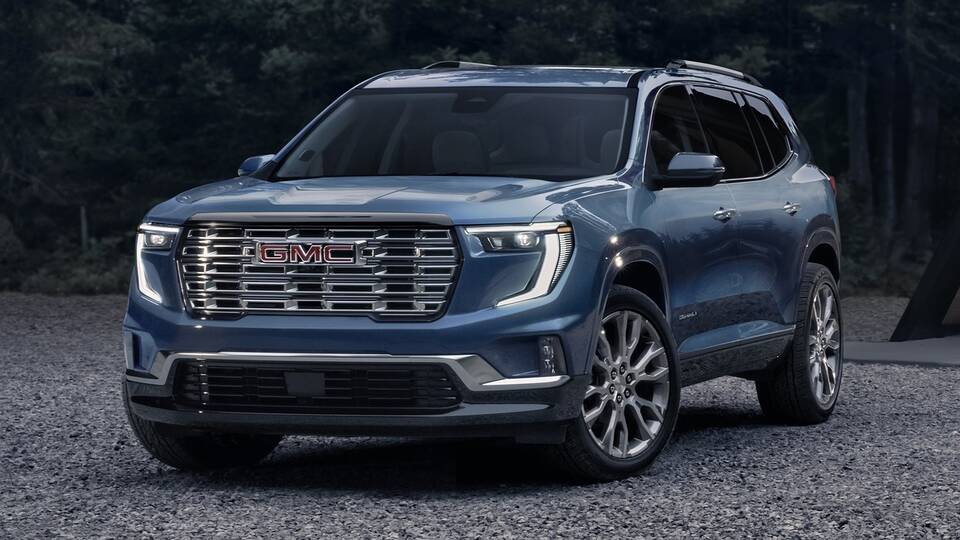 2024 GMC Acadia Denali parked front view