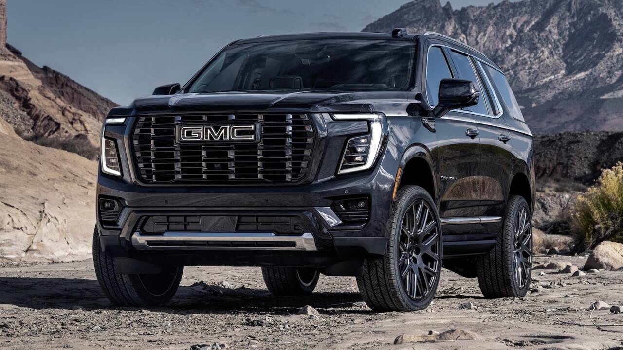 2025 GMC Yukon Denali Ultimate parked front view