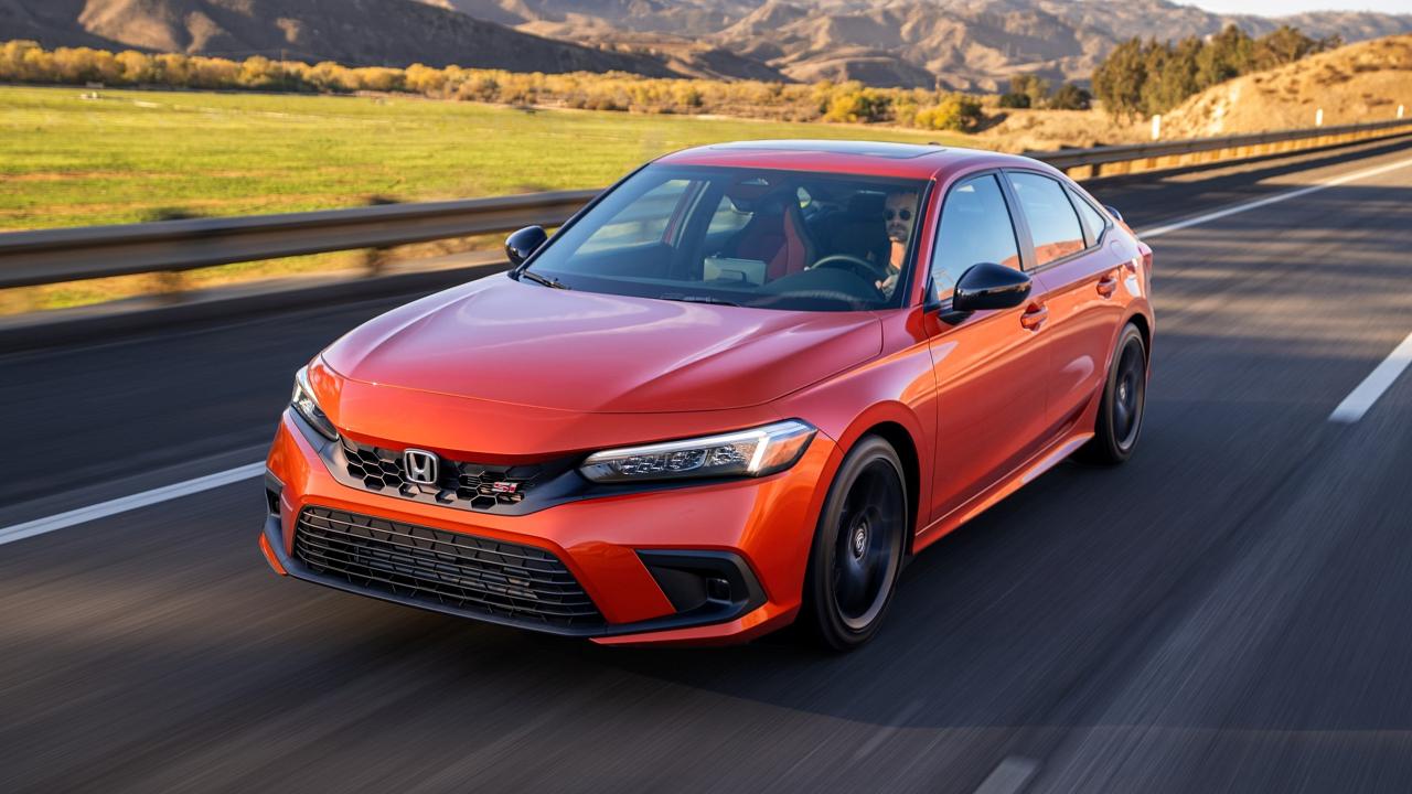 2024 Honda Civic Si driving