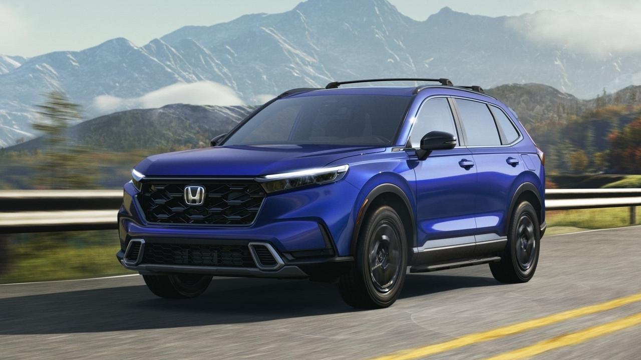 2025 Honda CR-V Hybrid driving in front of a mountain