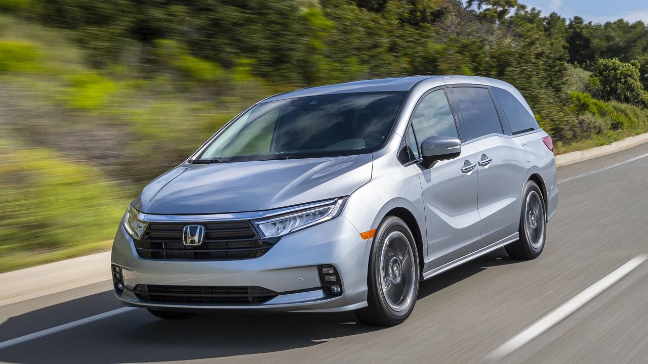 2024 Honda Odyssey driving on the highway