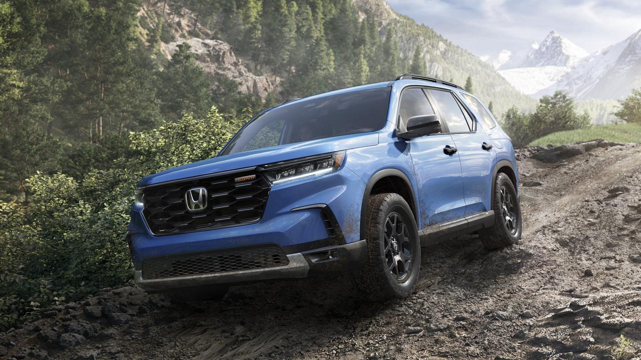 2024 Honda Pilot TrailSport off-roading