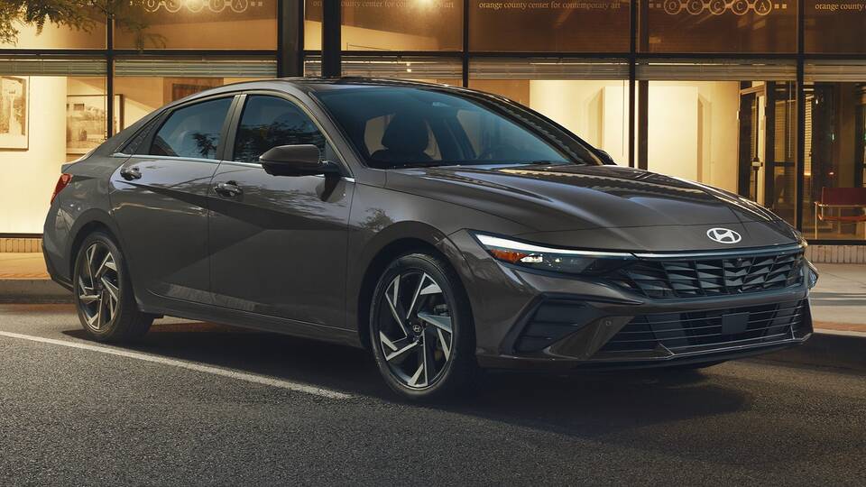 2025 Hyundai Elantra Hybrid parked front view