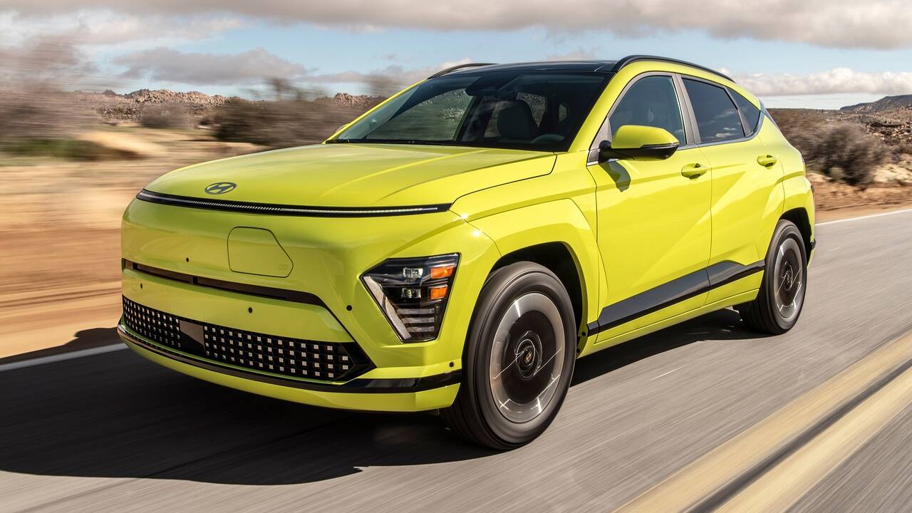 2025 Hyundai Kona Electric driving front view