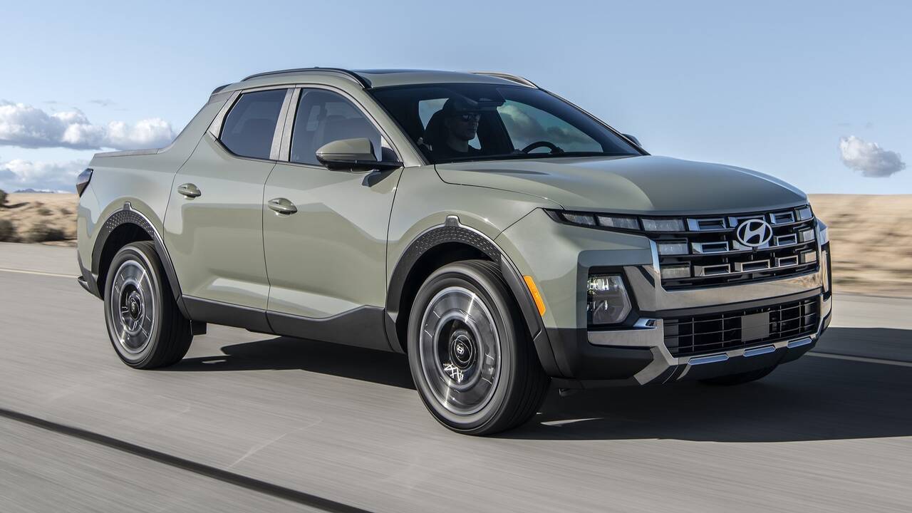 2025 Hyundai Santa Cruz driving front view