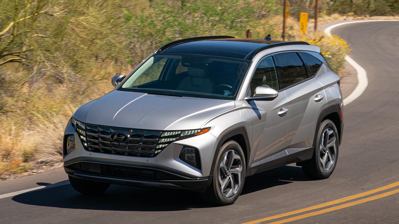 2024 Hyundai Tucson Hybrid driving front view
