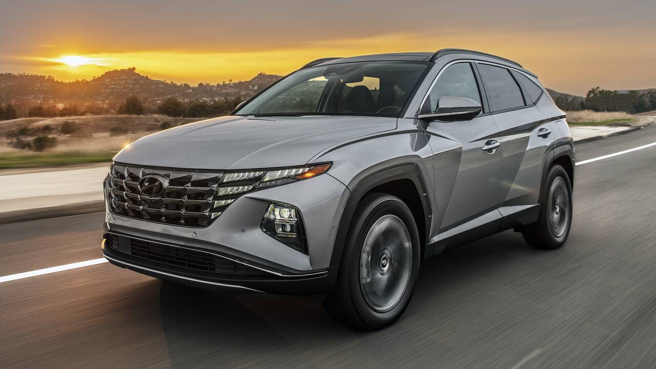 2024 Hyundai Tucson Plug-In Hybrid driving front view
