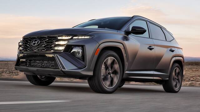 2025 Hyundai Tucson N Line Hybrid driving front view