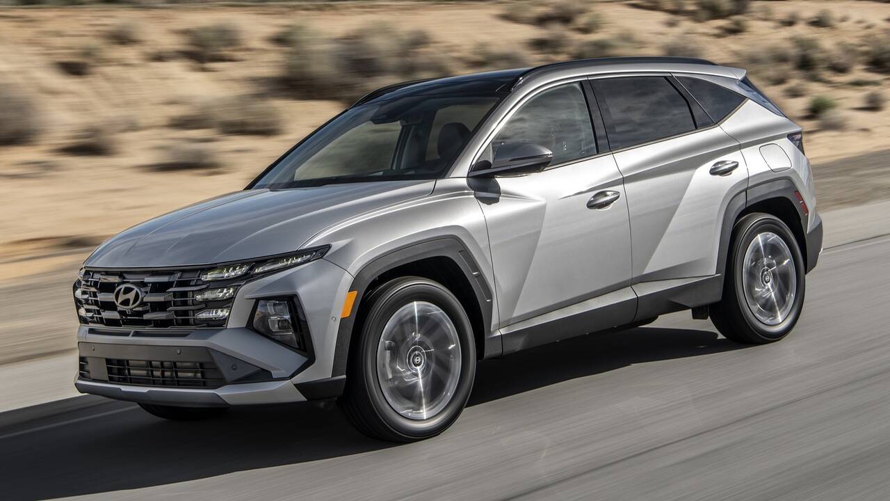 2025 Hyundai Tucson Plug-In Hybrid driving front view