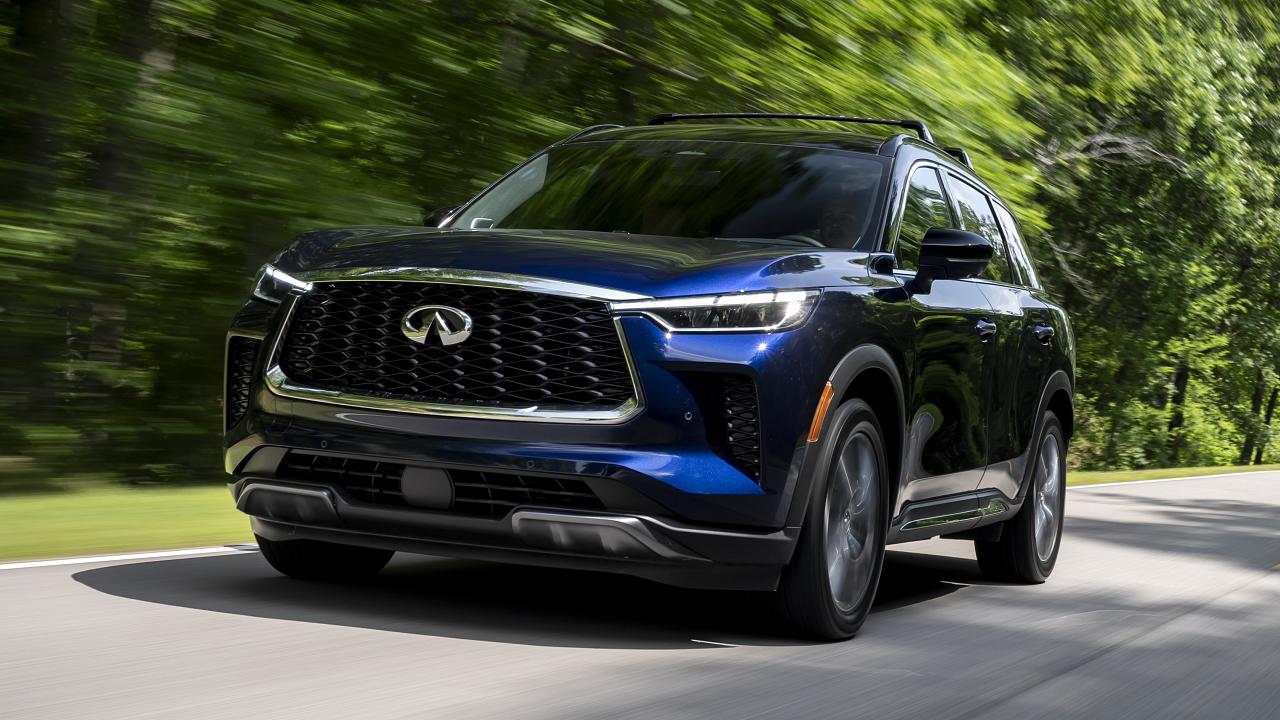 2025 Infiniti QX60 driving front view