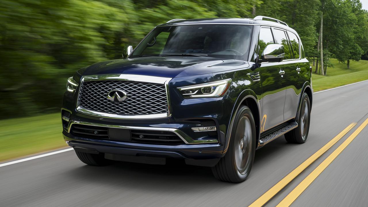 2024 Infiniti QX80 driving front view