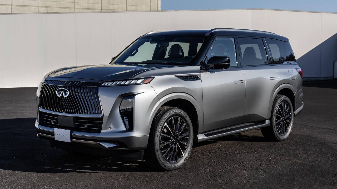 2025 Infiniti QX80 front side view
