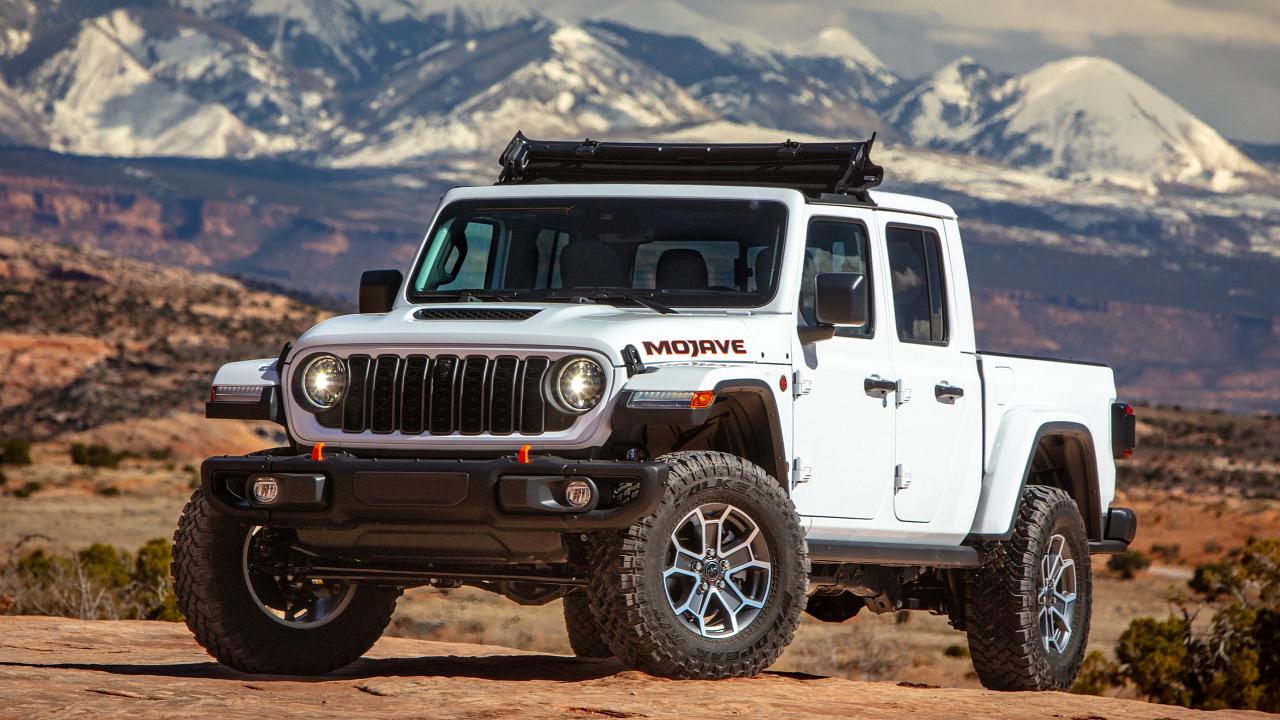 2024 Jeep Gladiator Mojave front view