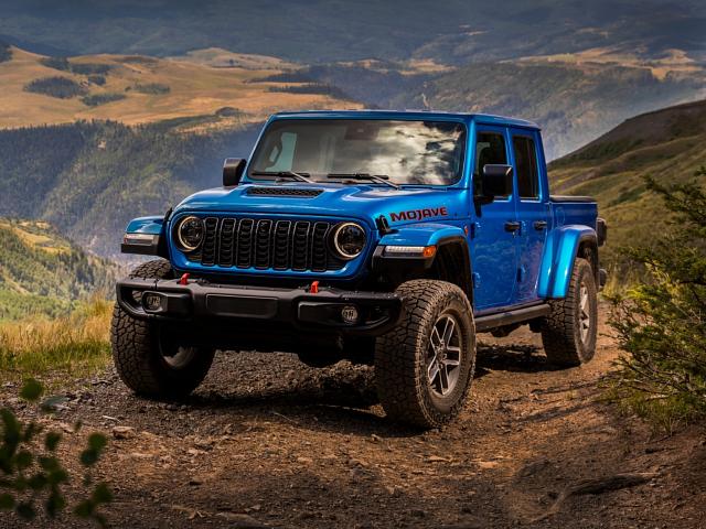 2024 Jeep Gladiator front view static