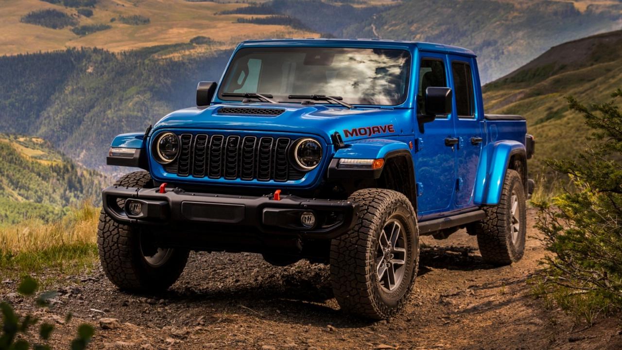 2025 Jeep Gladiator front view static