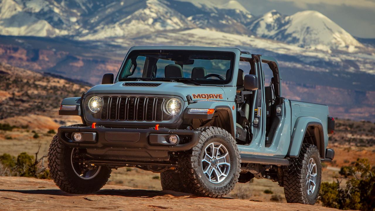 2025 Jeep Gladiator front view no doors